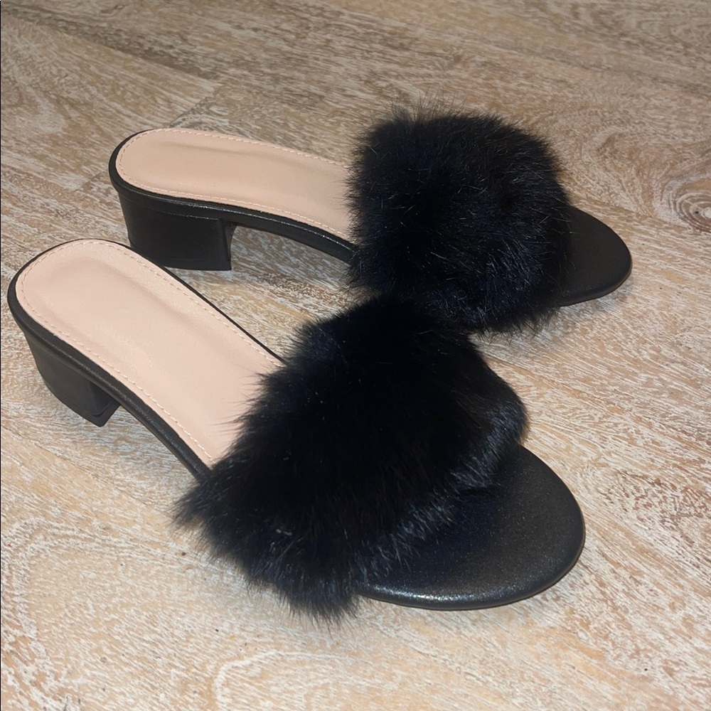 New Fashion Nova Kids Girl’s Black Furry Fuzzy Fu heels Slides Size 3